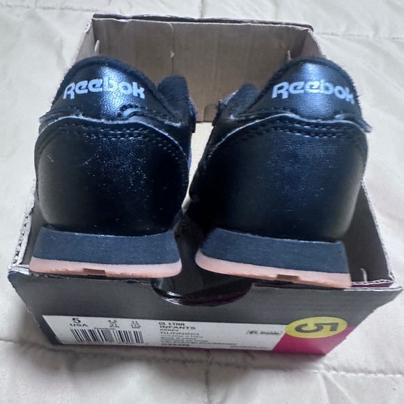 toddler shoess - Picture 1 of 3